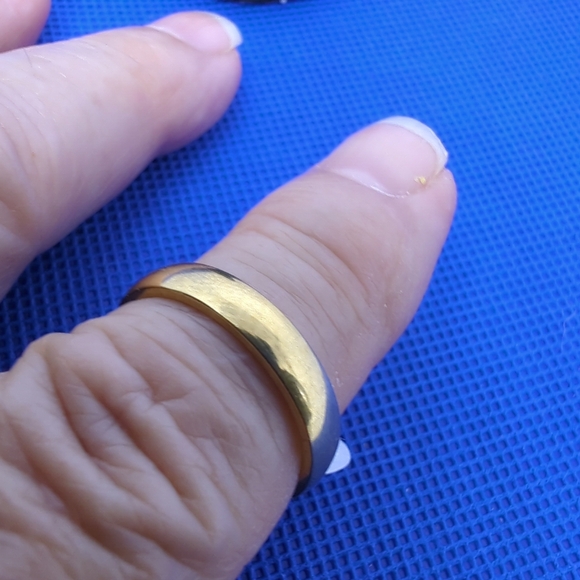 Stainless Steel Gold Finger Ring 2mm Women Girl Couple  Plain Wedding Band Sz 8 - Picture 4 of 6